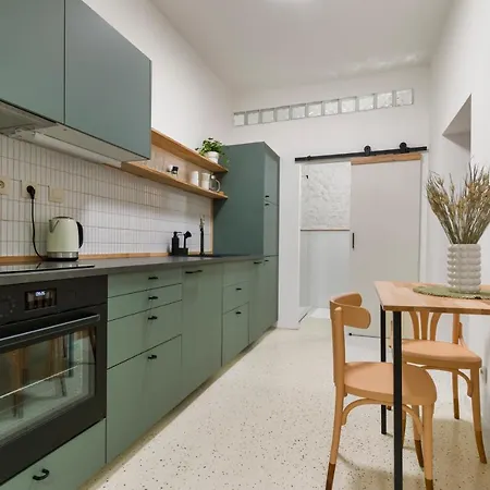 Charming In Centre /w Ac