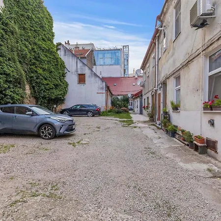 Apartman Charming In Centre /w Ac *